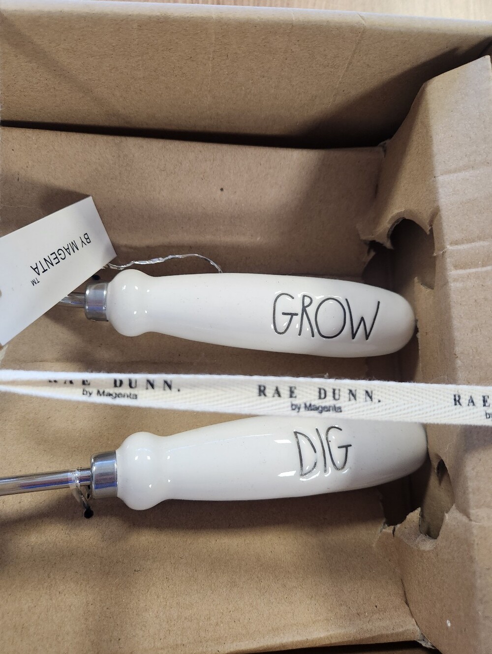 NWT Rae Dunn Dig Grow Garden Tools Set - Picture 4 of 6